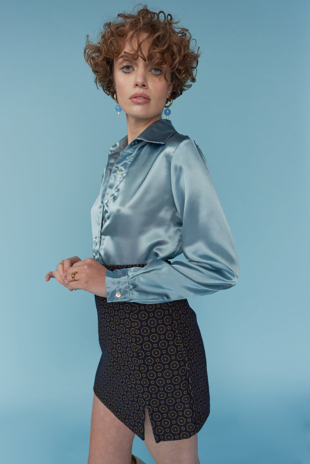 Blusa Bianca satín celeste